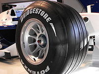 220px-Bmw_tire_f1.jpg